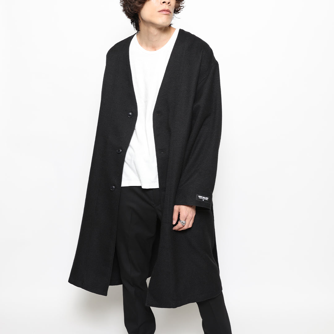 NO COLLAR ROBE