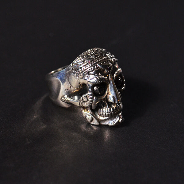 TIBETAN MONK SKULL RING - SILVER/ONYX
